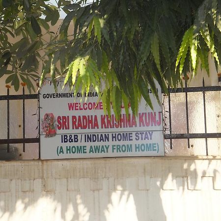 Sri Radha Krishna Kunj Bed & Breakfast Agra  Ngoại thất bức ảnh