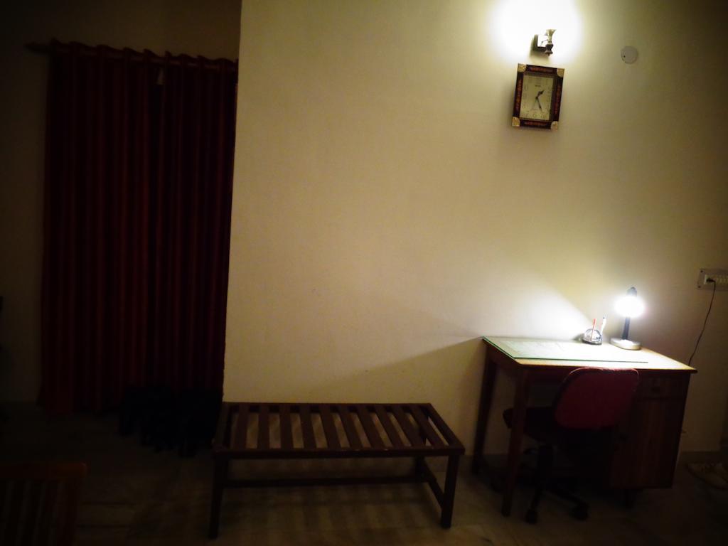 Sri Radha Krishna Kunj Bed & Breakfast Agra  Phòng bức ảnh